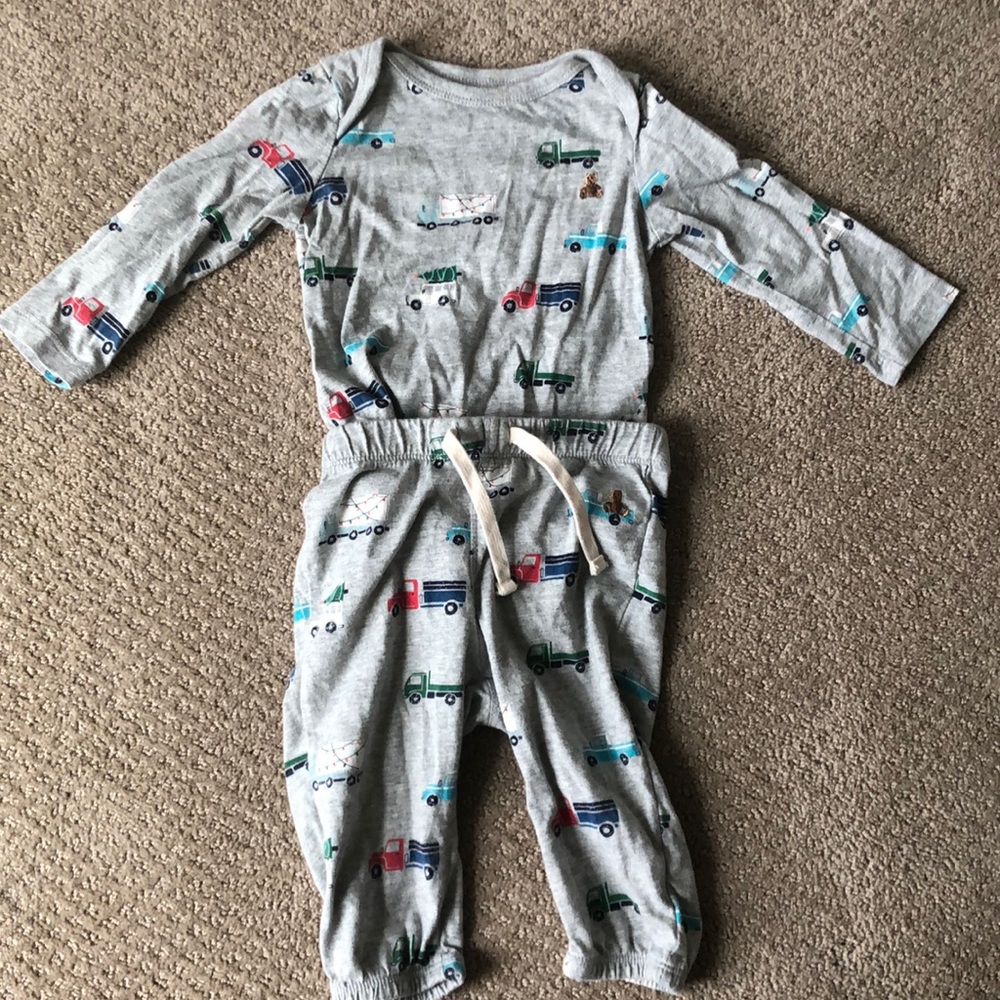 Christmas themed matching onesie and pants 6-12 MO